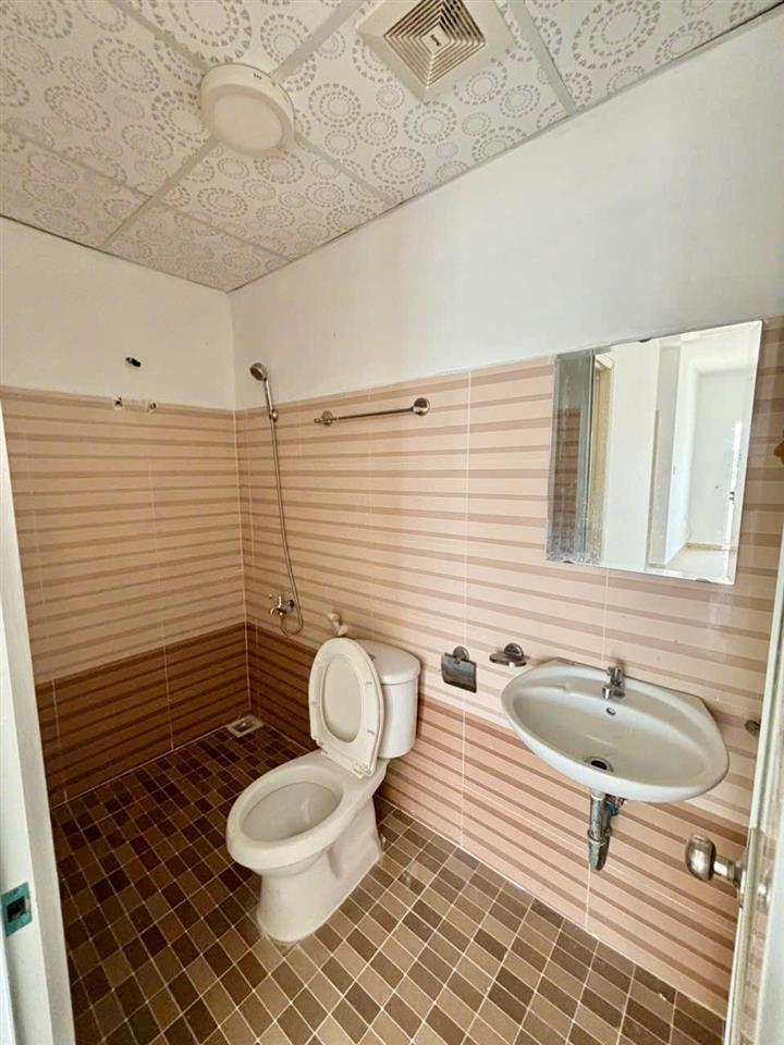 Bán căn hộ view biển  chung cư hoàng quân  bắc nha trang. dt 60m2 có 2 phòng ngủ, 2wc, sổ hồng