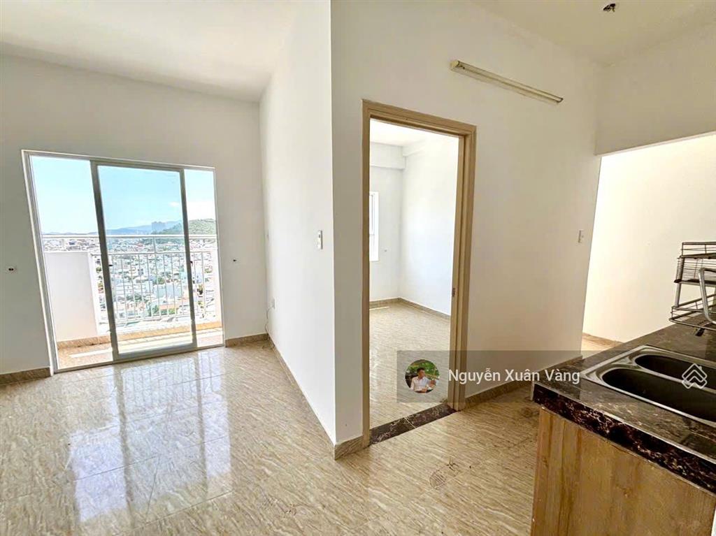 Bán căn hộ view biển  chung cư hoàng quân  bắc nha trang. dt 60m2 có 2 phòng ngủ, 2wc, sổ hồng