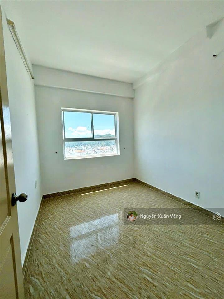 Bán căn hộ view biển  chung cư hoàng quân  bắc nha trang. dt 60m2 có 2 phòng ngủ, 2wc, sổ hồng