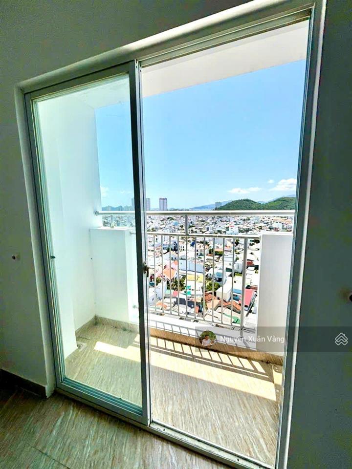 Bán căn hộ view biển  chung cư hoàng quân  bắc nha trang. dt 60m2 có 2 phòng ngủ, 2wc, sổ hồng