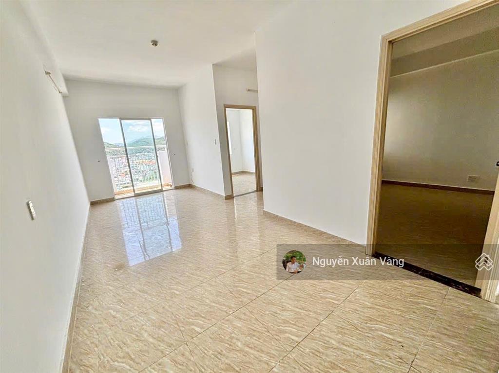 Bán căn hộ view biển  chung cư hoàng quân  bắc nha trang. dt 60m2 có 2 phòng ngủ, 2wc, sổ hồng