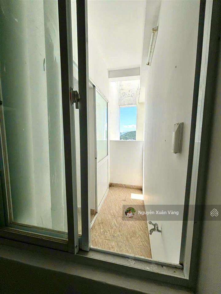 Bán căn hộ view biển  chung cư hoàng quân  bắc nha trang. dt 60m2 có 2 phòng ngủ, 2wc, sổ hồng
