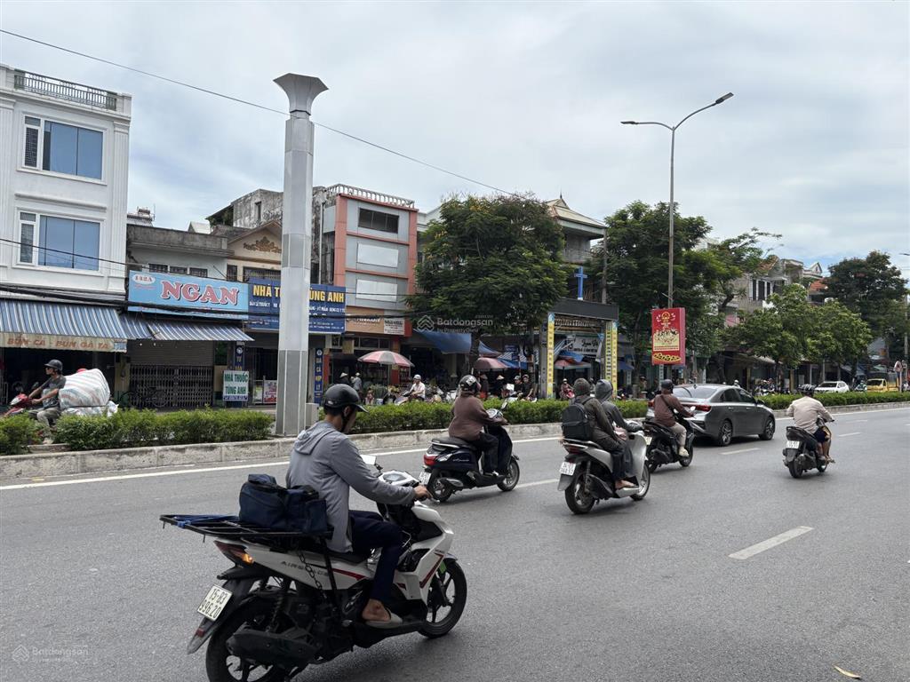 Cần bán căn nhà 82 m² x 5 tầng mặt đường trường chinh  kiến an  hải phòng, giá 12 tỷ
