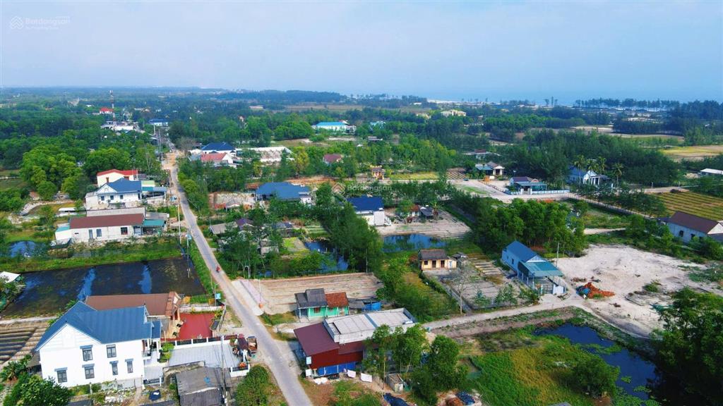 Hàng hiếm  bán đất mặt đường dh42 mở rộng 26m, sát biển, khu công nghiệp xã nam cửa việt