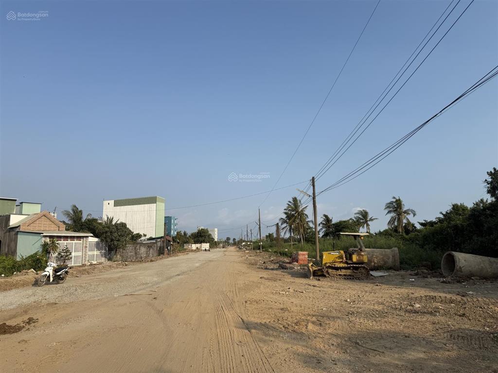Bán đất 1 công đất
mặt tiền đường võ trường toản cách biển 200 m
rộng 8 m
dài 127 m