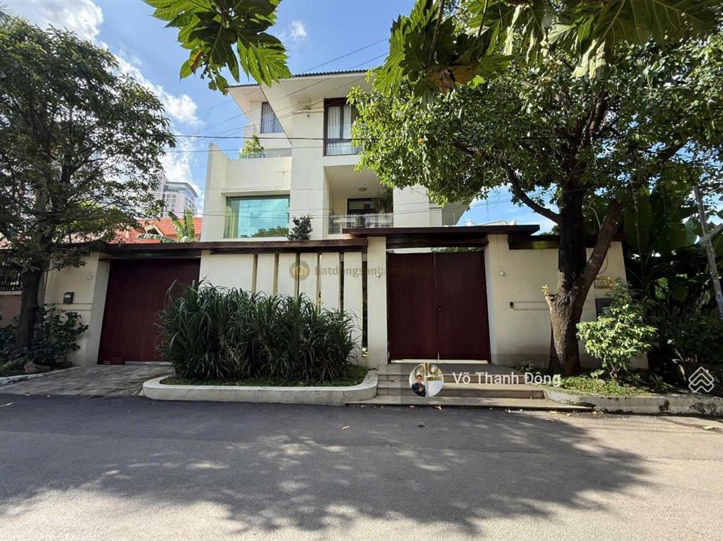 Cần bán biệt thự 350m2 nguyễn văn hưởng, thảo điền, khu vực an ninh, dân cư cao cấp, giá 105 tỷ