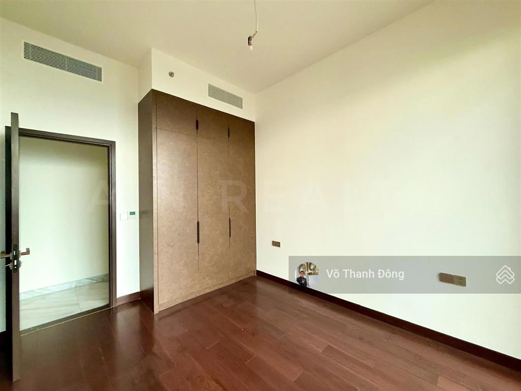 Bán căn 3 phòng ngủ, 300m² define có sân vườn riêng, một trong số ít 1 căn giá tốt 40 tỷ bao hết