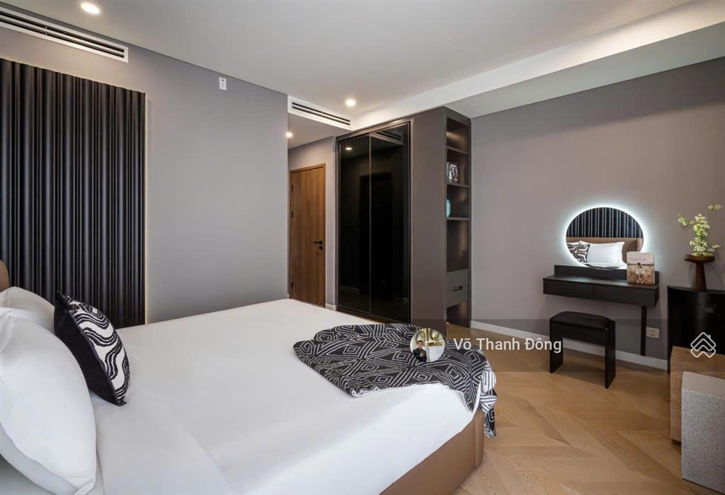 Bán 3 phòng ngủ lumiere riverside, view sông, tầng cao, giá tốt 17,5 tỷ all in, nội thất cao cấp