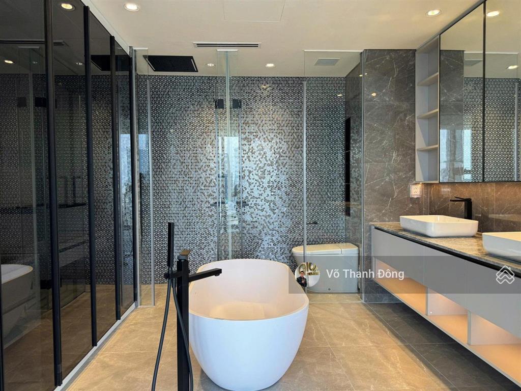 Cho thuê 4 phòng ngủ 180m2 trục hoa hậu opera metropole, view sông, full nội thất cao cấp