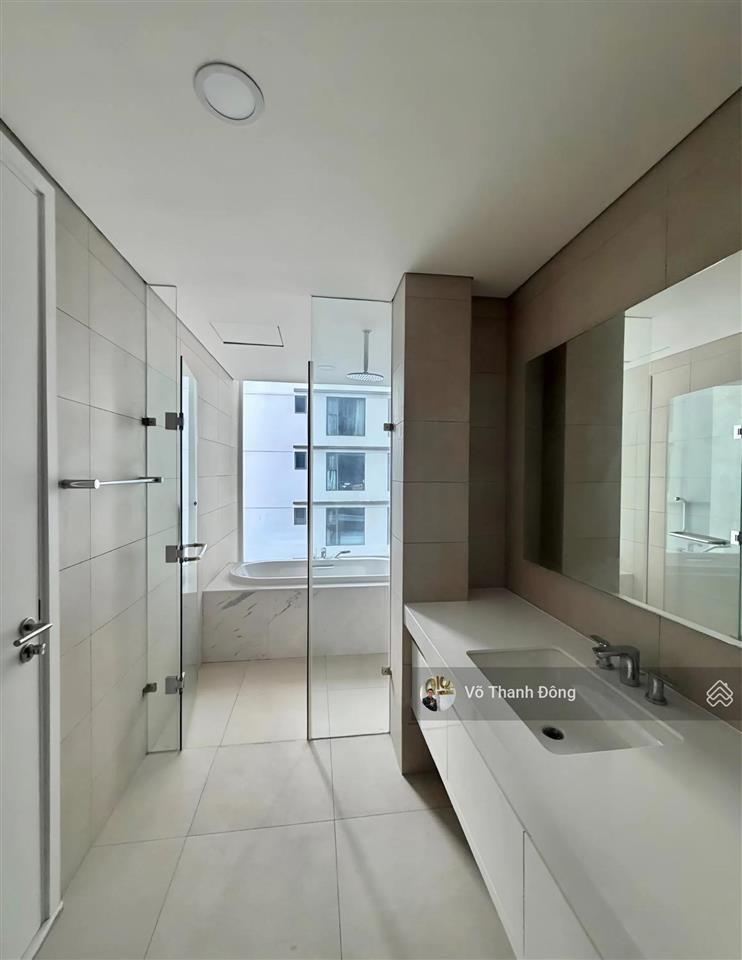 Cho thuê the berkley thảo điền 2pn 143m2, nội thất cơ bản, giá 85 triệu bao phí