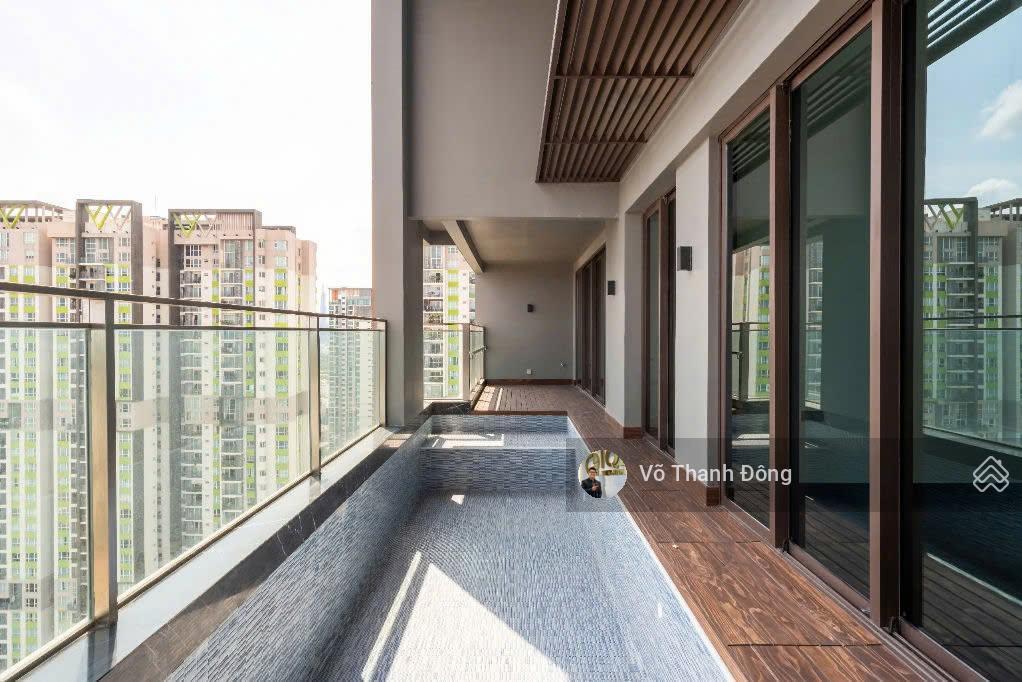 Cho thuê 4 phòng ngủ 325m2 define, lầu cao, view sông, nội thất cơ bản, giá 140 triệu/tháng