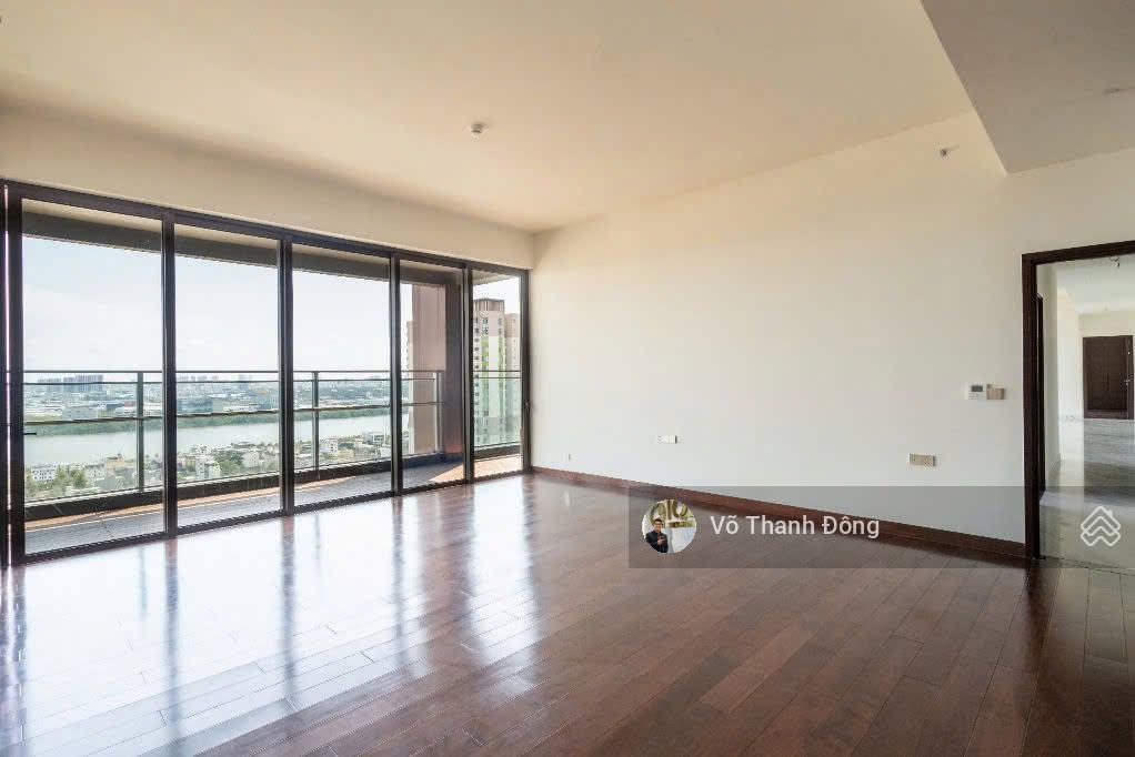 Cho thuê 4 phòng ngủ 325m2 define, lầu cao, view sông, nội thất cơ bản, giá 140 triệu/tháng