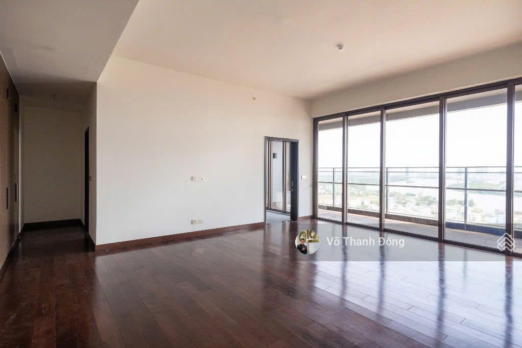 Cho thuê 4 phòng ngủ 325m2 define, lầu cao, view sông, nội thất cơ bản, giá 140 triệu/tháng
