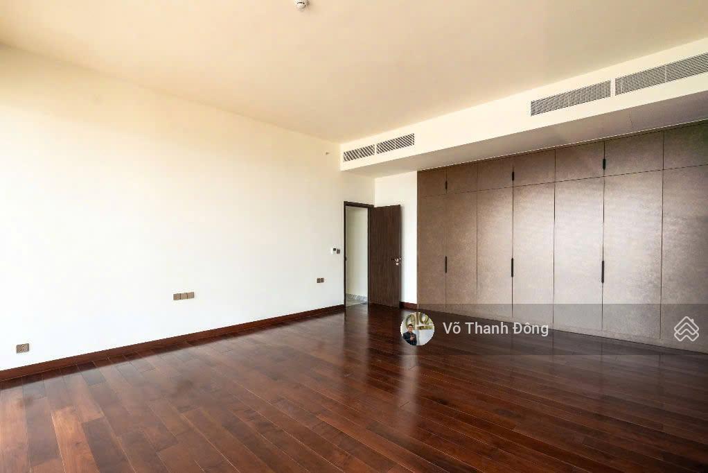 Cho thuê 4 phòng ngủ 325m2 define, lầu cao, view sông, nội thất cơ bản, giá 140 triệu/tháng