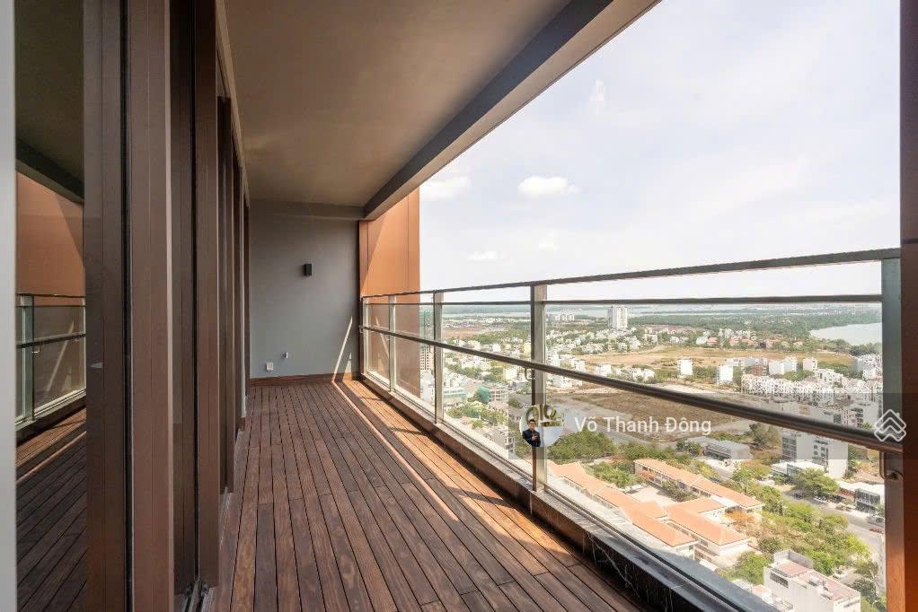 Cho thuê 4 phòng ngủ 325m2 define, lầu cao, view sông, nội thất cơ bản, giá 140 triệu/tháng