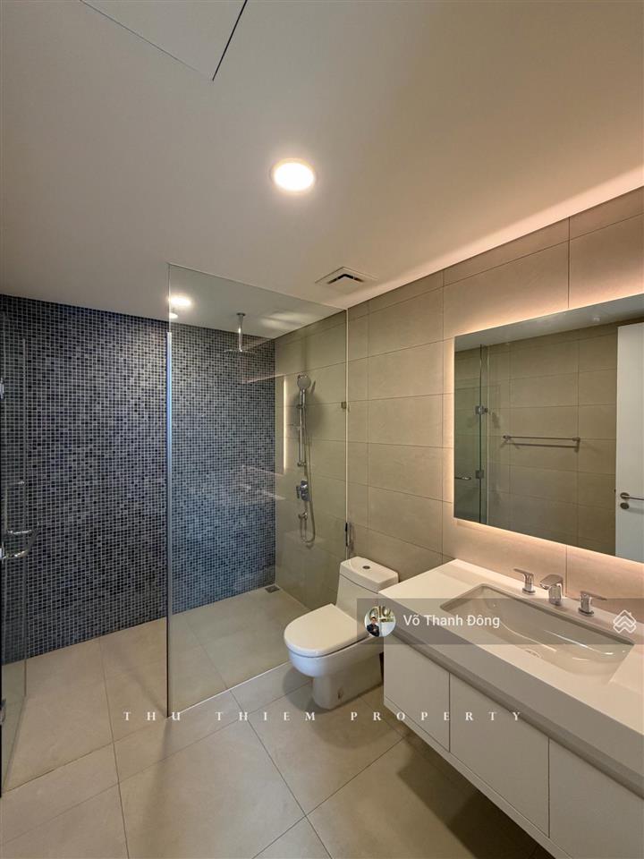 Cho thuê 2 phòng ngủ 116m2 the berkley, nội thất cơ bản, nhà mới 100%, giá 60 triệu bao phí
