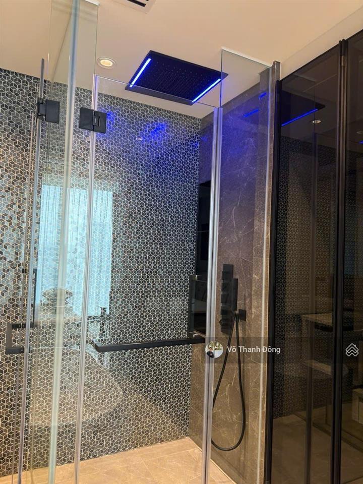 Cho thuê 3 phòng ngủ 137m2 trục hoa hậu opera metropole, view sông, full nội thất cao cấp