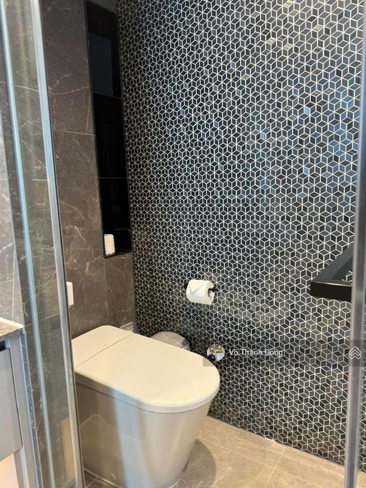 Cho thuê 3 phòng ngủ 137m2 trục hoa hậu opera metropole, view sông, full nội thất cao cấp