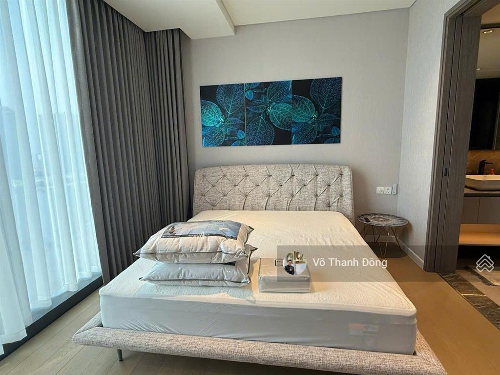 Cho thuê 3 phòng ngủ 137m2 trục hoa hậu opera metropole, view sông, full nội thất cao cấp