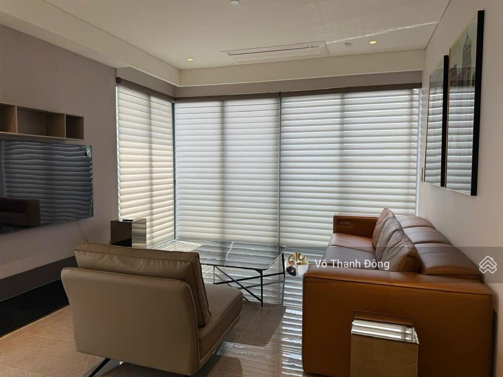 Cho thuê 3 phòng ngủ 137m2 trục hoa hậu opera metropole, view sông, full nội thất cao cấp