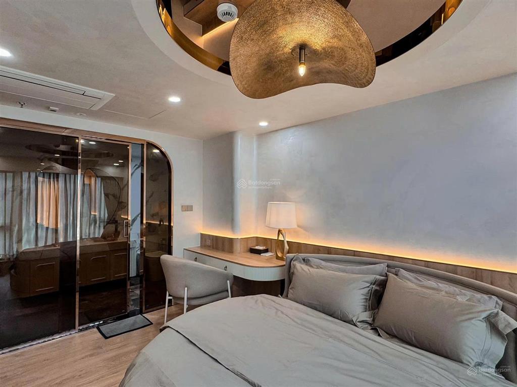 Cho thuê penthouse duplex the crest 3 phòng ngủ 150m2, nội thất đẹp, view sông, view pháo hoa