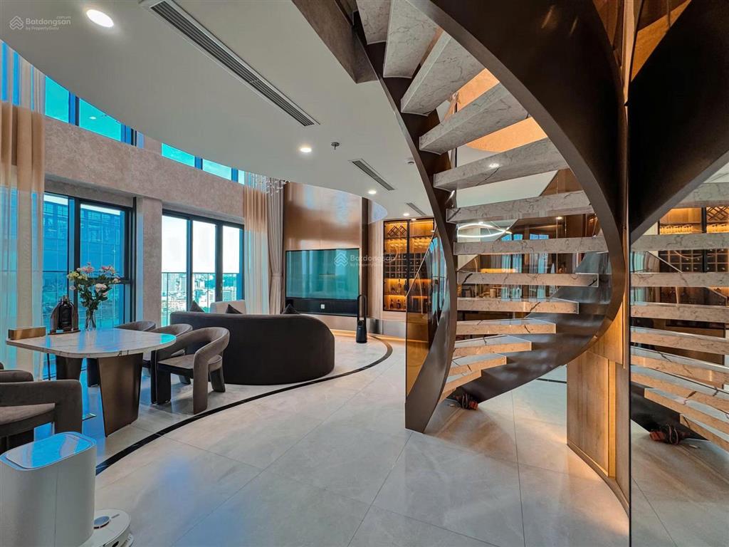 Cho thuê penthouse duplex the crest 3 phòng ngủ 150m2, nội thất đẹp, view sông, view pháo hoa