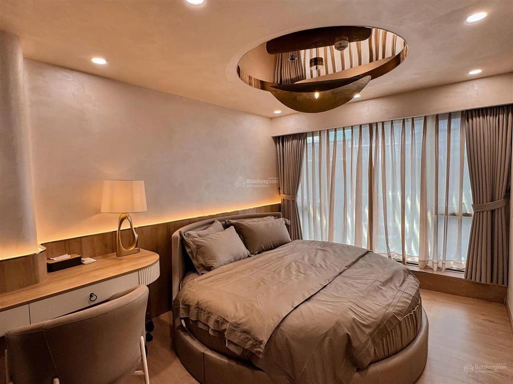 Cho thuê penthouse duplex the crest 3 phòng ngủ 150m2, nội thất đẹp, view sông, view pháo hoa