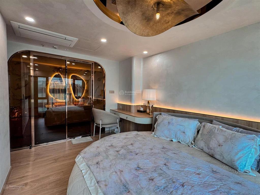 Cho thuê penthouse duplex the crest 3 phòng ngủ 150m2, nội thất đẹp, view sông, view pháo hoa