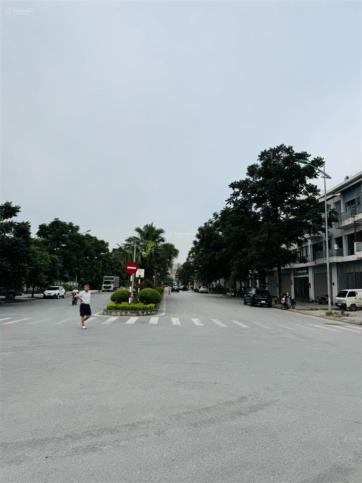 Chính chủ bán liền kề foresa xuân phương 90m 5 tầng sẵn sổ đỏ giao dịch luôn ạ