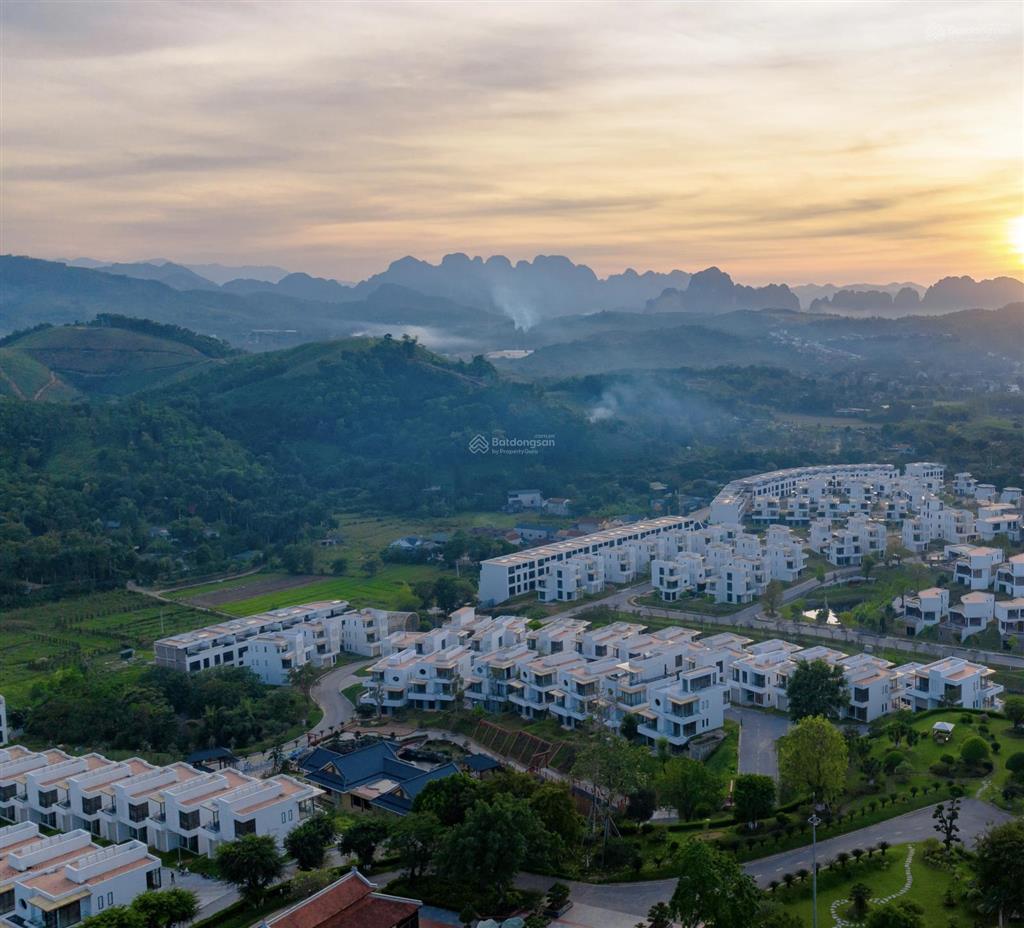 Sẵn nhà ngay 01 căn lk vị trí đẹp sát cổng chính, giá chỉ 4,x tỷ cả nhà cả đất