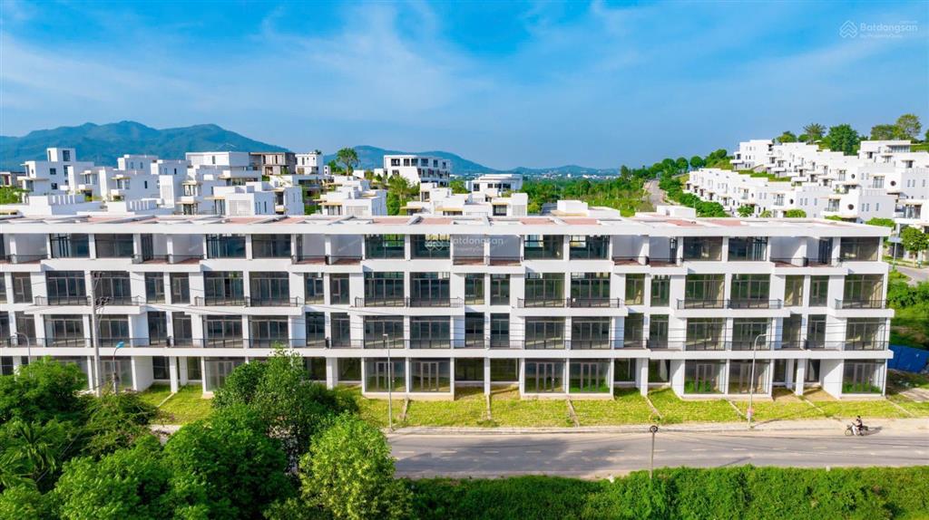 Sẵn nhà ngay 01 căn lk vị trí đẹp sát cổng chính, giá chỉ 4,x tỷ cả nhà cả đất