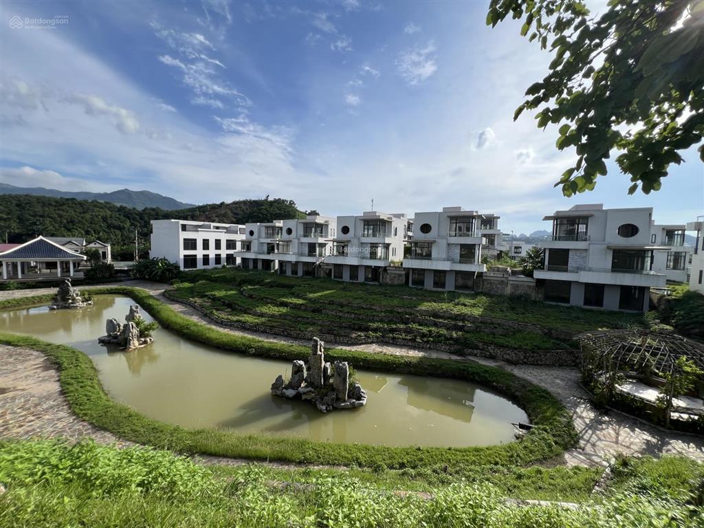 Hiếm có 1 căn mặt hồ sẵn nhà để hoàn thiện ngay giá tốt chỉ 7,x tỷ, x tiểu học