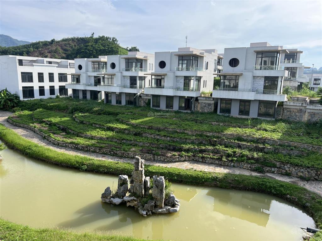 Hiếm có 1 căn mặt hồ sẵn nhà để hoàn thiện ngay giá tốt chỉ 7,x tỷ, x tiểu học