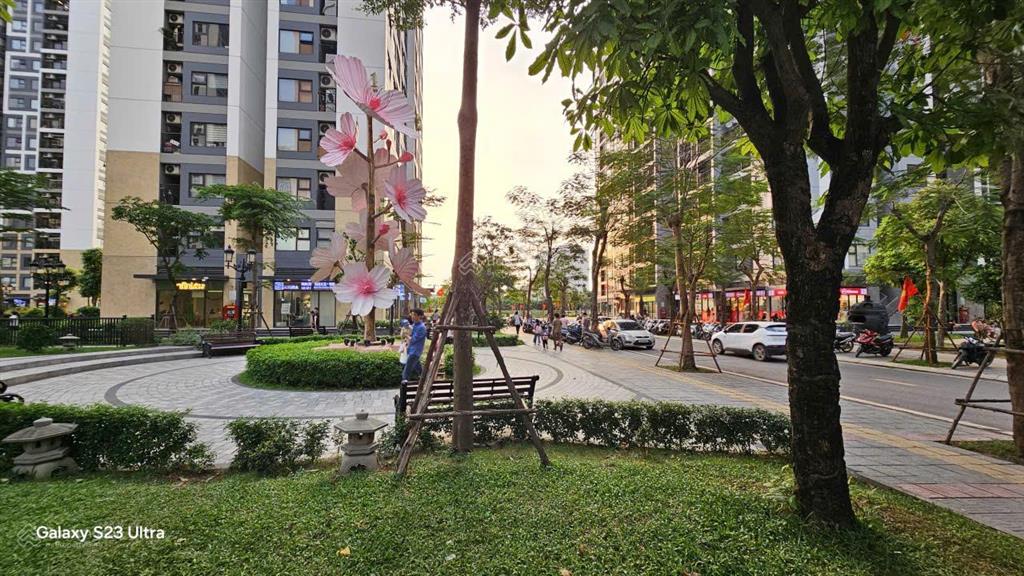 Bán gấp căn shop chân đế lô góc  đang cho thuê 80tr/tháng dự án vinhomes smart city
