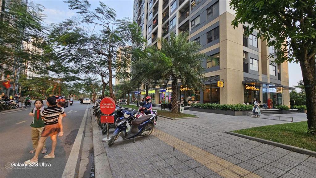 Bán gấp căn shop chân đế lô góc  đang cho thuê 80tr/tháng dự án vinhomes smart city