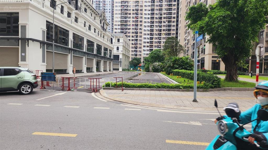 Bán shophouse 4 tầng 1 tum mặt đường lớn phân khu s1, s2 vinhomes smart city