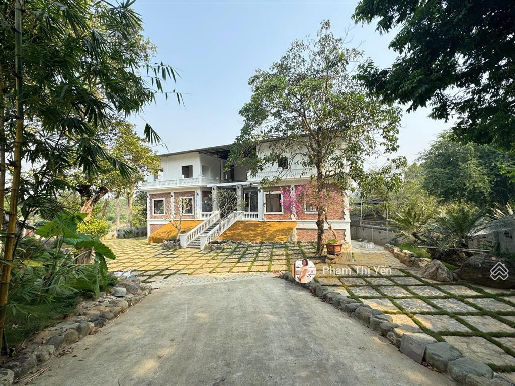 Gia đình tôi cần bán khuôn viên nghỉ dưỡng cao cấp tại hòa sơn, lương sơn, dt 1247,5m2/400m2 ont