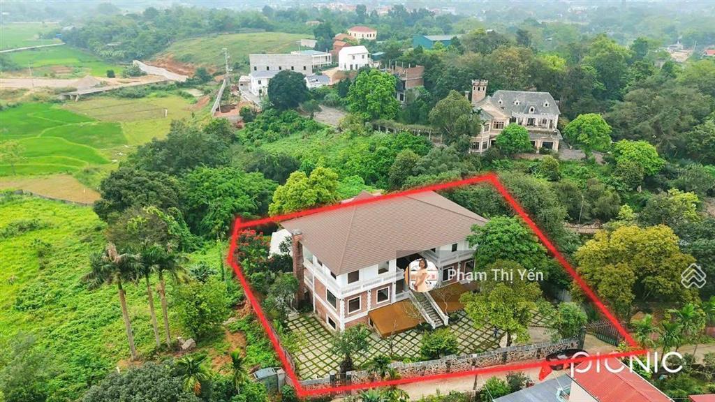 Gia đình tôi cần bán khuôn viên nghỉ dưỡng cao cấp tại hòa sơn, lương sơn, dt 1247,5m2/400m2 ont