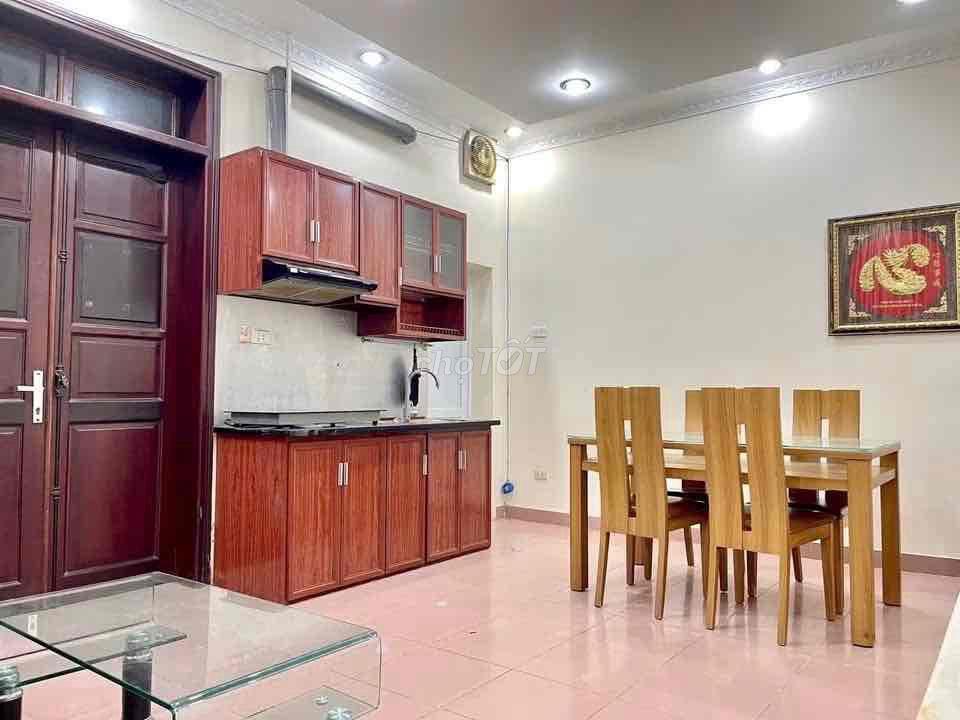 cho thuê căn hộ phố Hàng Than đủ đồ 50 m2, gần phố chỉ 7 triệu/ tháng