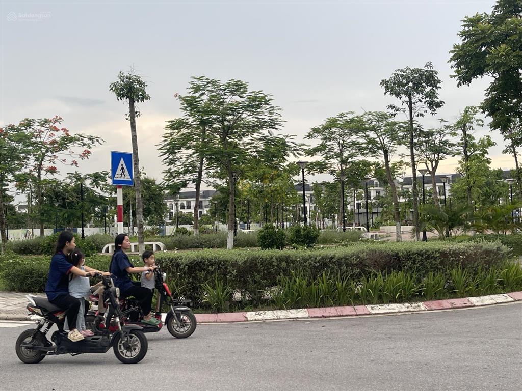 Bán căn góc nv 3 mặt tiền đường 16,5m, viu công viên tại hud mê linh central