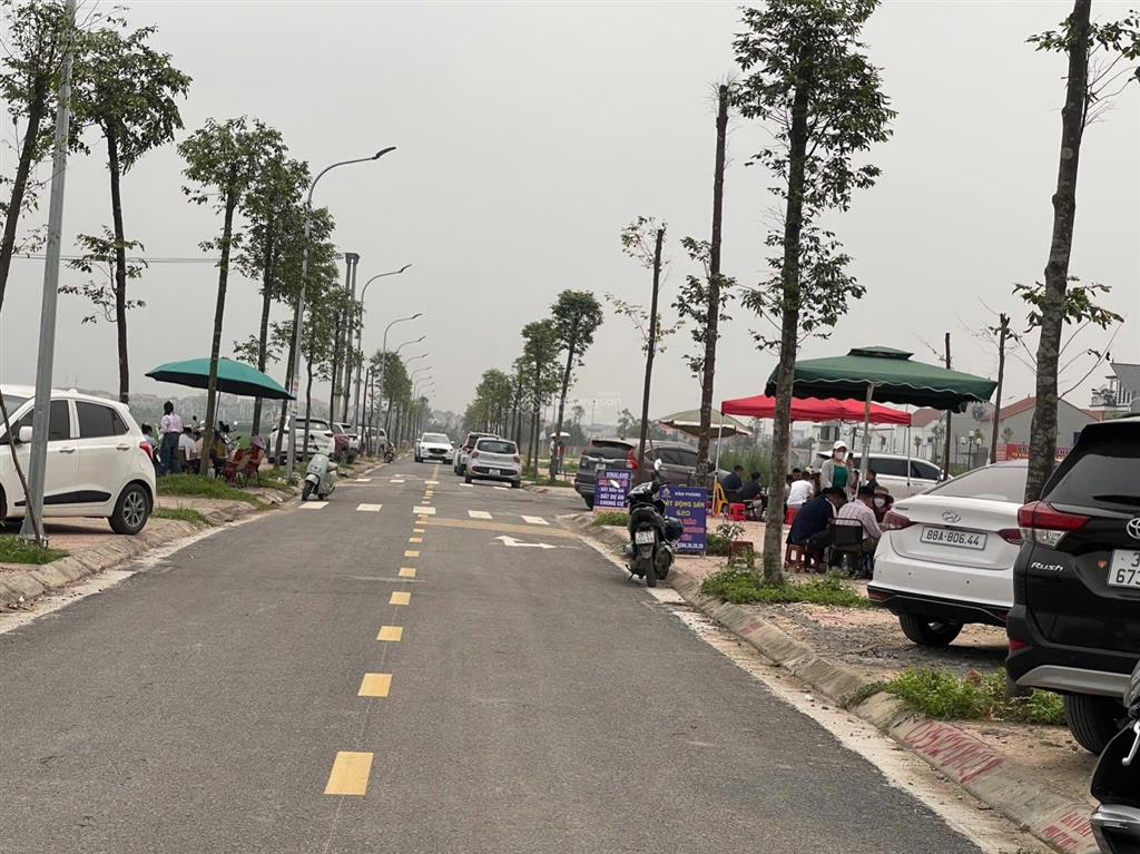 Bán đất đấu giá hoàng xá  yên lãng giáp cầu hồng hà.