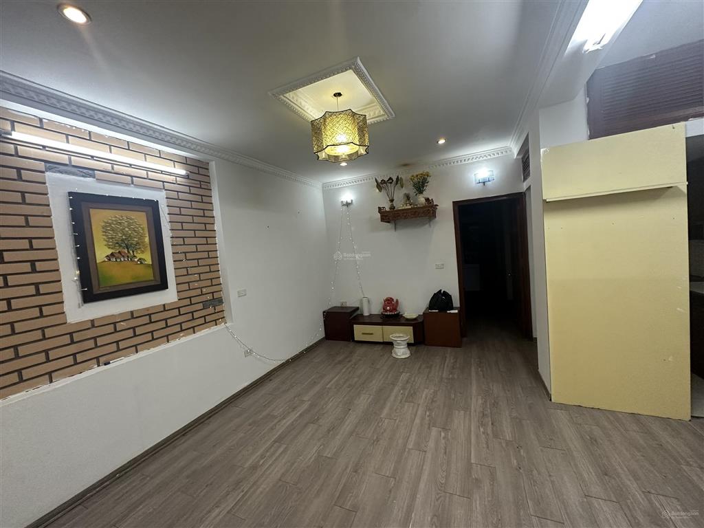 Chính chủ bán chung cư p506 tầng 5, số 23 bà triệu. vị trí nhìn sang tràng tiền plaza