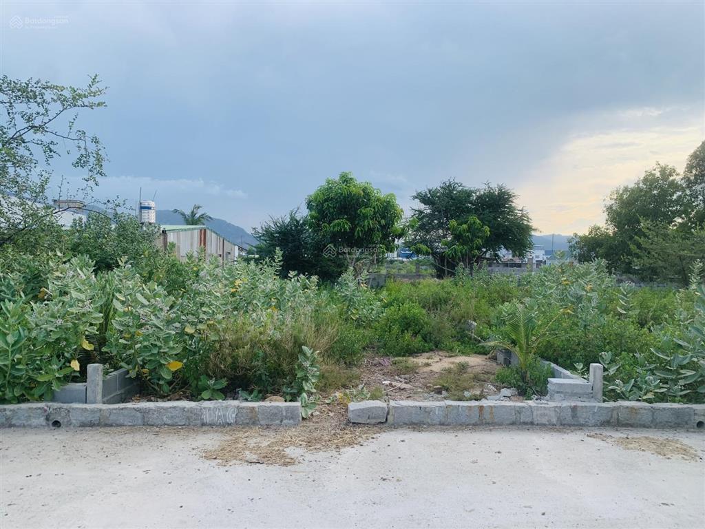 Cần bán gấp lô đất thổ 100% giá chỉ 1,1 tỷ cách cây xăng hoà thuận chỉ 800m tại cam ranh