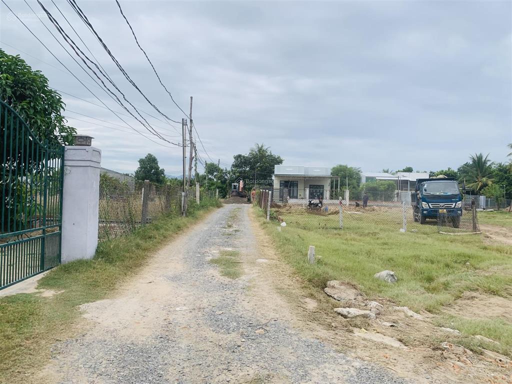 Cần bán gấp lô đất thổ cư giá chỉ 1 tỷ 350 triệu, ngang 6m gần trục chính lương căn can