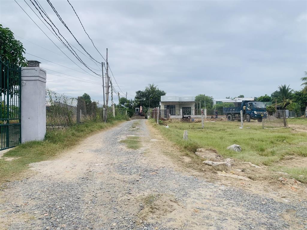 Cần bán gấp lô đất thổ cư giá chỉ 1 tỷ 350 triệu, ngang 6m gần trục chính lương căn can