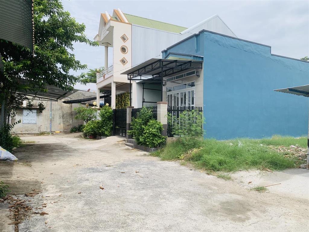 Lô đất năm cạnh ngân hàng agribank cam ranh, ngang 8m, đường ôtô cách đ.hùng vương (ql1a) chỉ 300m