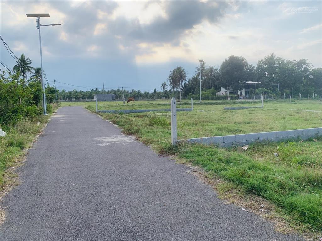 Cần bán gấp lô đất giá 9tr9/m2, đường ô tô, đất thổ cư nằm trong khu dân cư bắc cam ranh