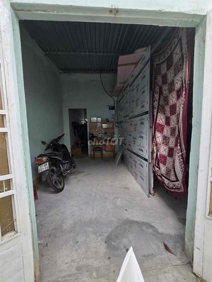 NHÀ C4 KIỆT BÌNH KỲ SAU LƯNG TRƯỜNG PHẠM HỒNG THÁI