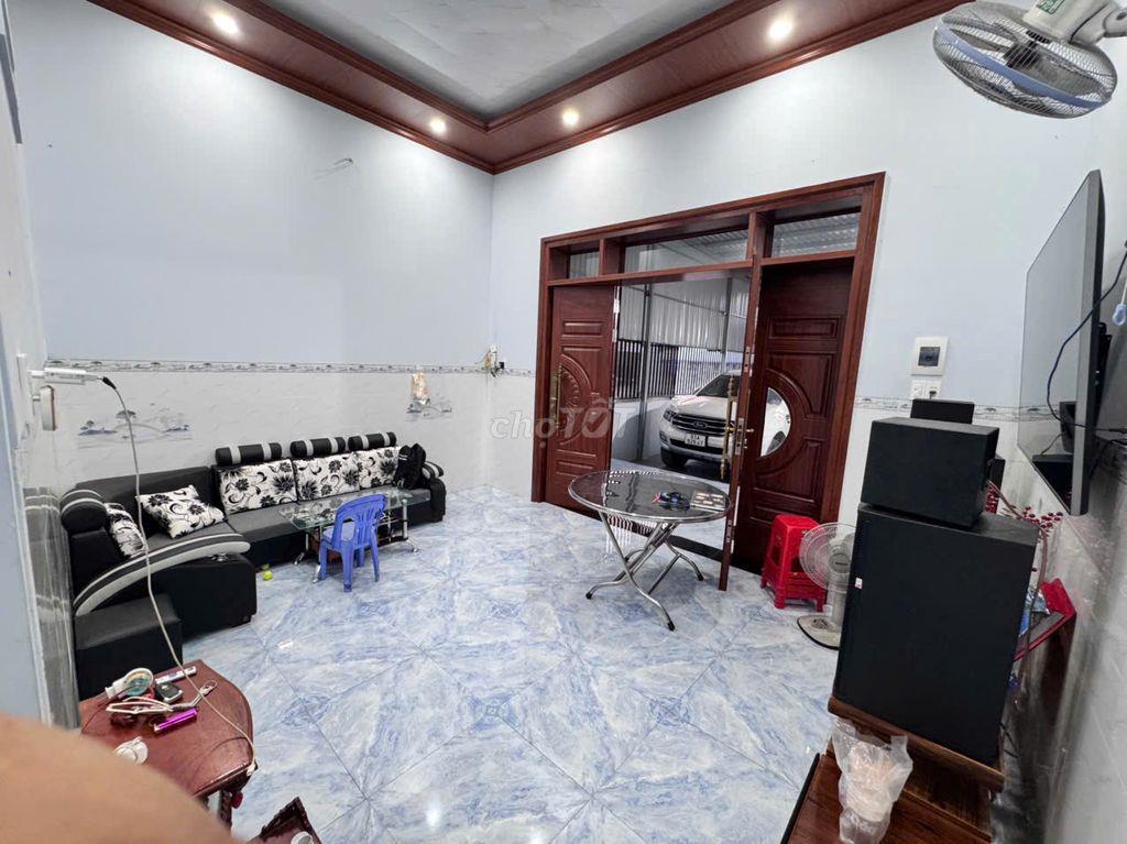 Bán nhà Định Hòa - Thủ Dầu Một 134m2 mới xây giá 3,2 tỷ bao sổ