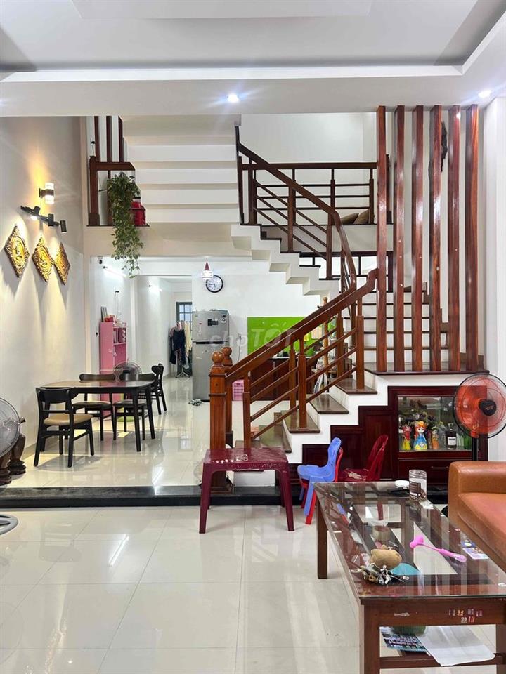 NHÀ 2,5 TẦNG HỒ SĨ DƯƠNG 3PN GIÁ 8 TRIỆU/THÁNG
